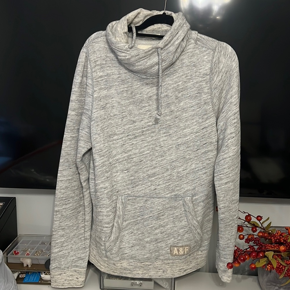 Men’s Abercrombie sweatshirt